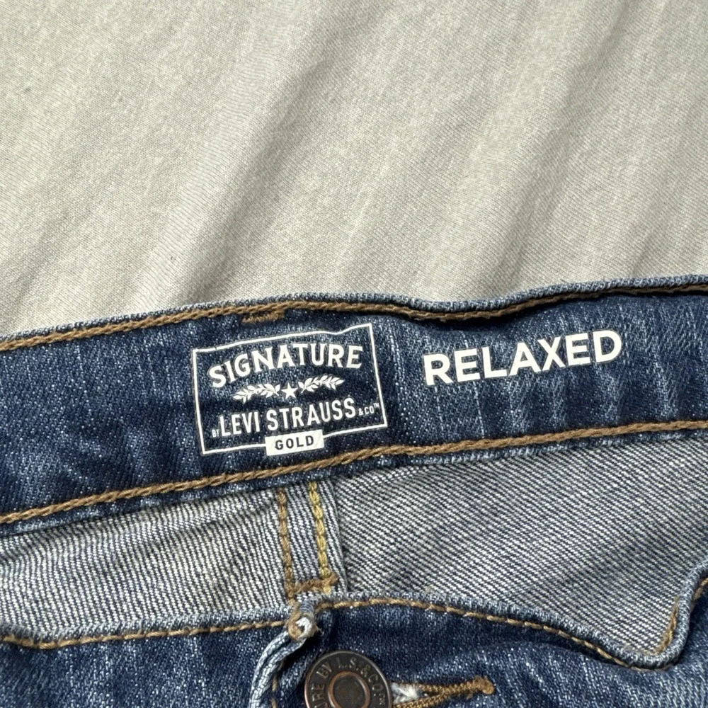 Signature Levi Strauss Gold Jeans Mens 42x32 Relaxed Blue Denim Pants Stretch